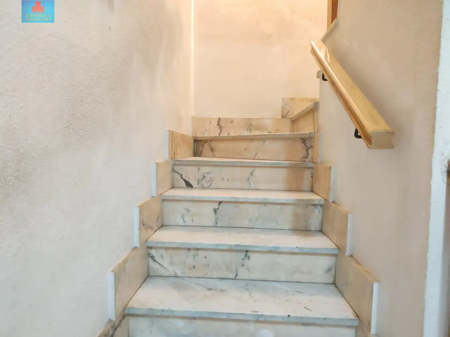 Casa adosada en venta en Ávila con Calefacción, Jardín privado y Trastero
