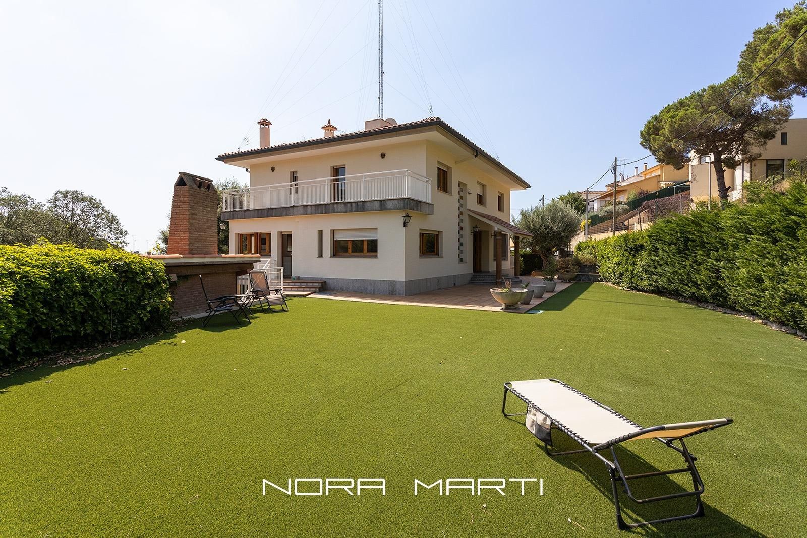 Vista exterior de Casa o xalet en venda en Mataró amb Calefacció, Jardí privat i Terrassa