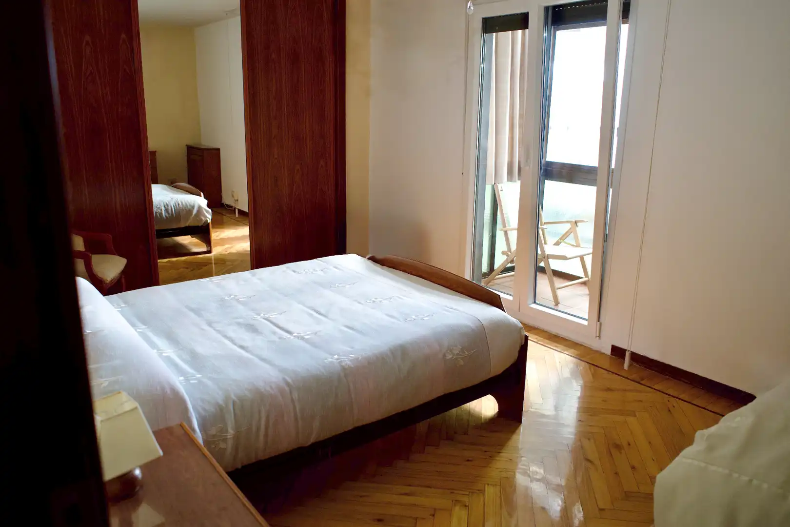 Dormitori de Pis en venda en Vigo  amb Calefacció, Parquet i Moblat