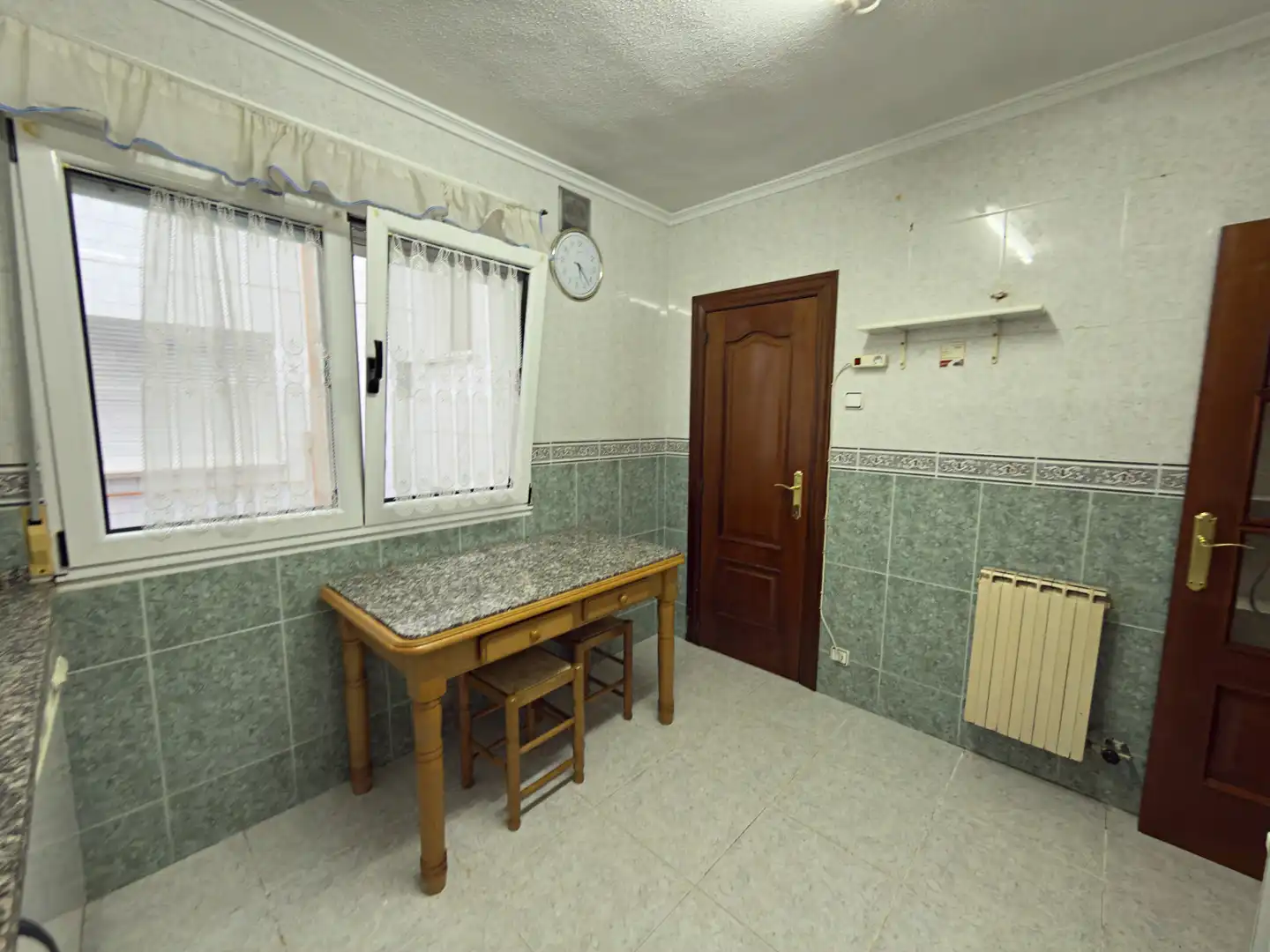 Cuina de Pis en venda en Gijón  amb Calefacció, Parquet i Terrassa