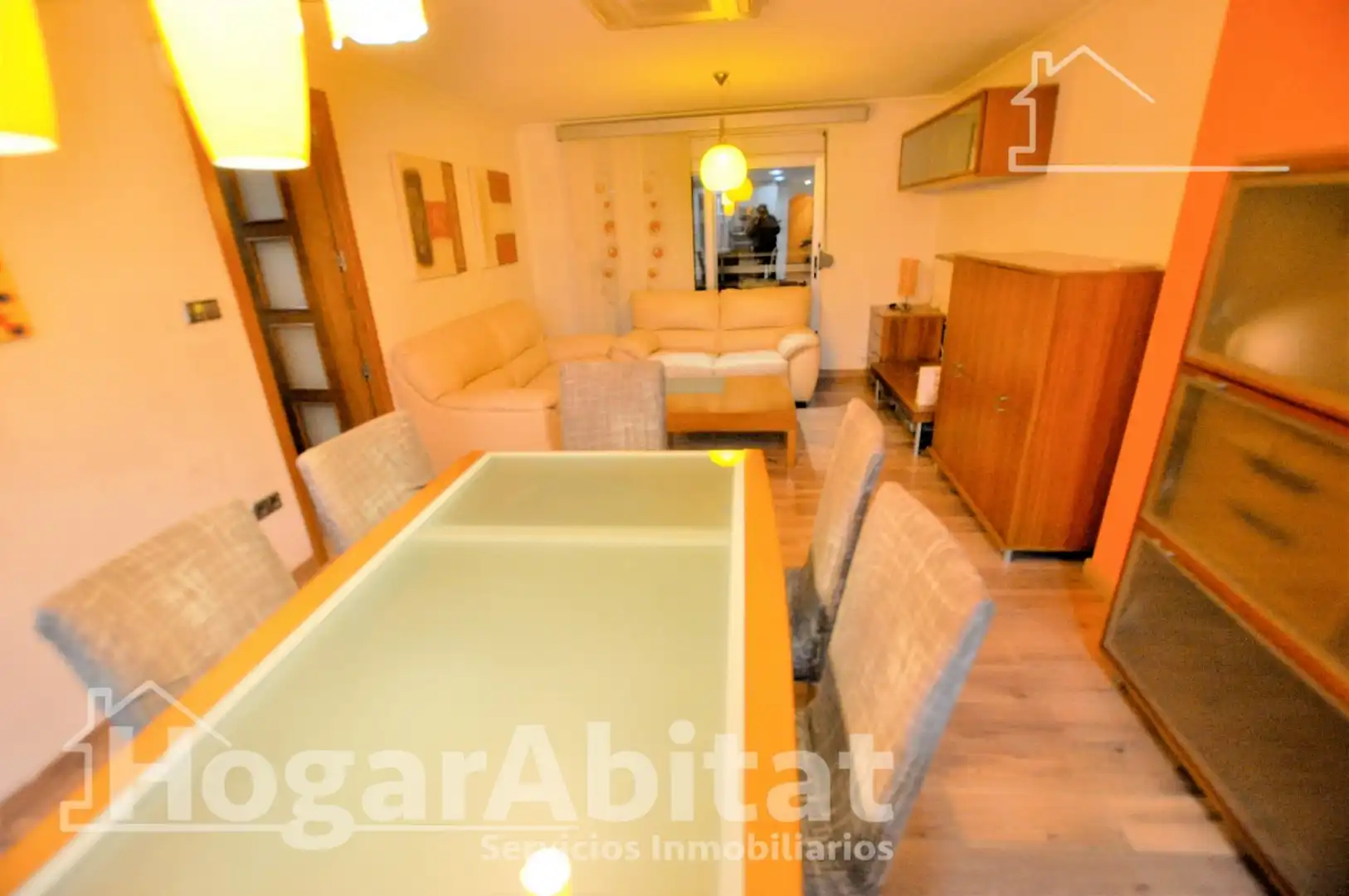 Sala d'estar de Pis en venda en Xirivella amb Calefacció, Parquet i Moblat