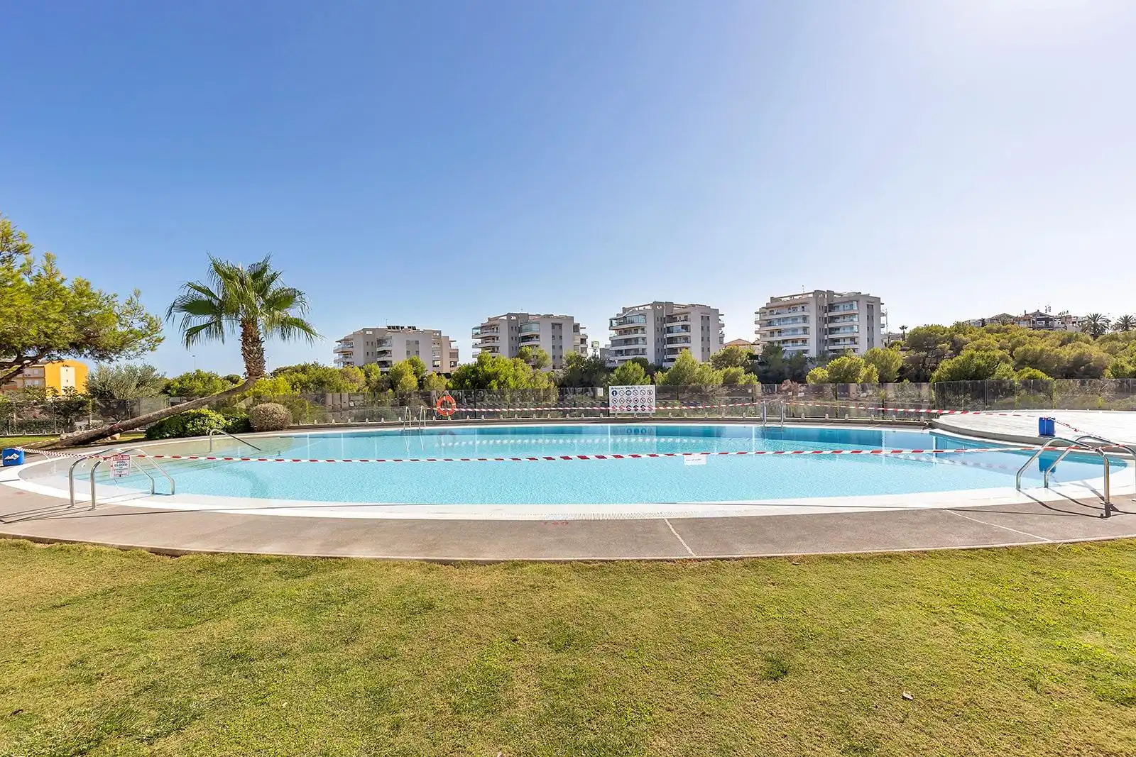 Apartamento con piscina en venta en Calle CLAVO, imagen 6