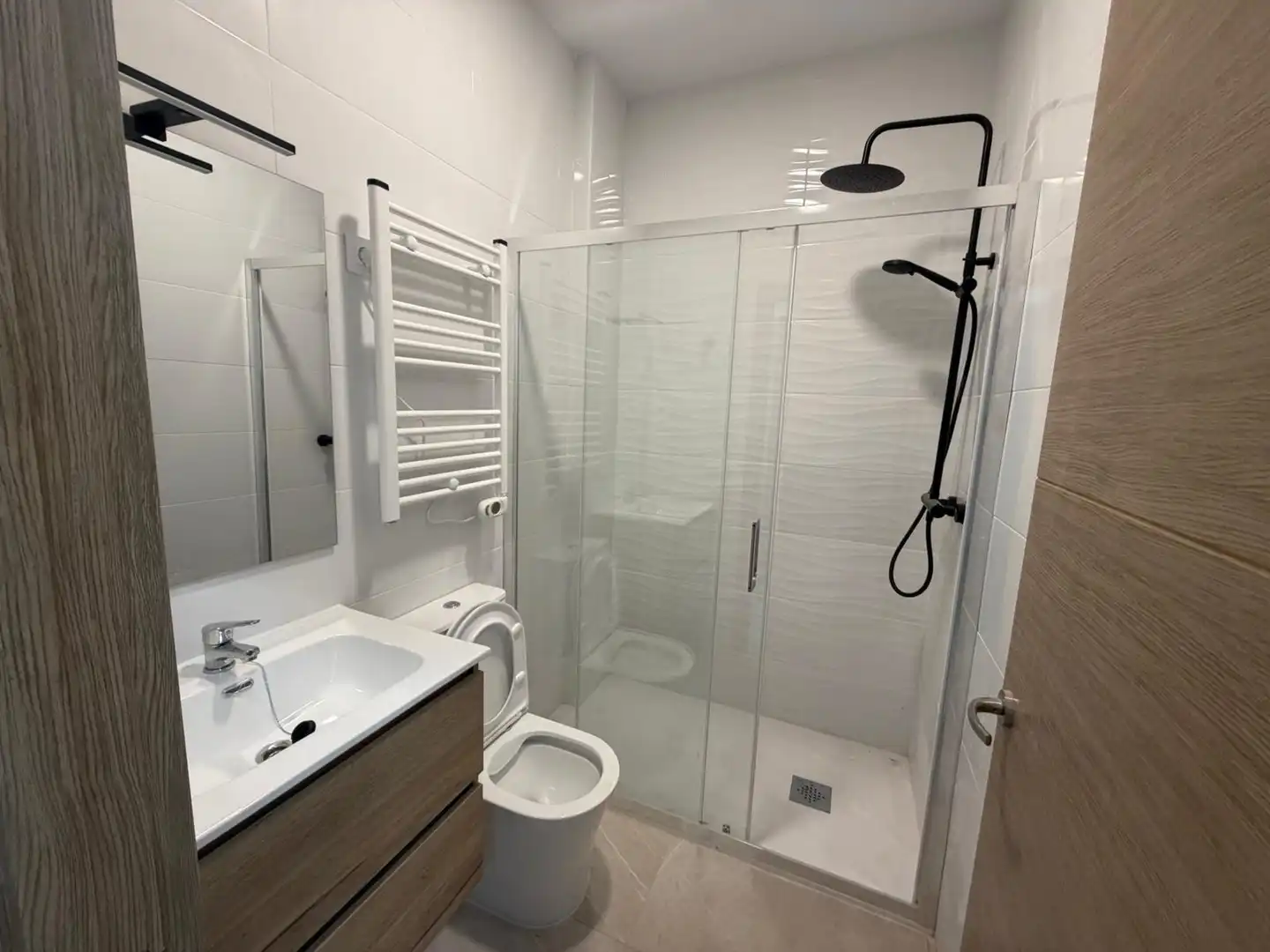Baño de Piso de alquiler en La Serna