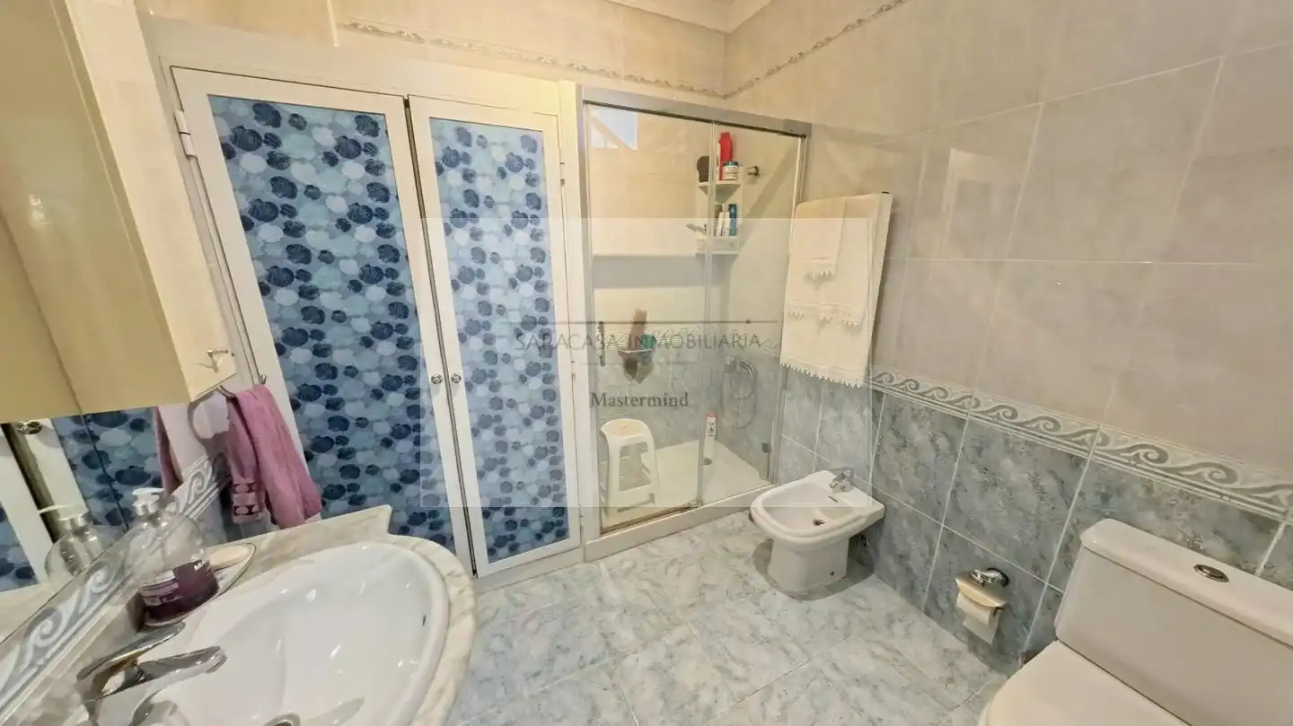 Badezimmer von Haus oder Chalet zum Verkauf in Las Palmas de Gran Canaria mit Privatgarten und Terrasse