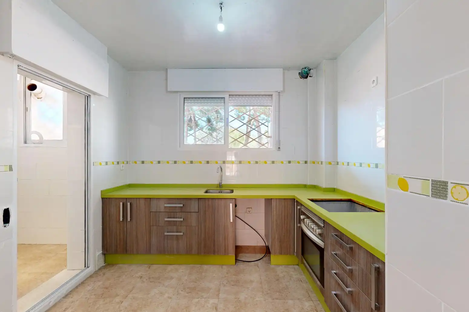 Küche von Wohnung zum Verkauf in Cartagena mit Privatgarten, Terrasse und Abstellraum