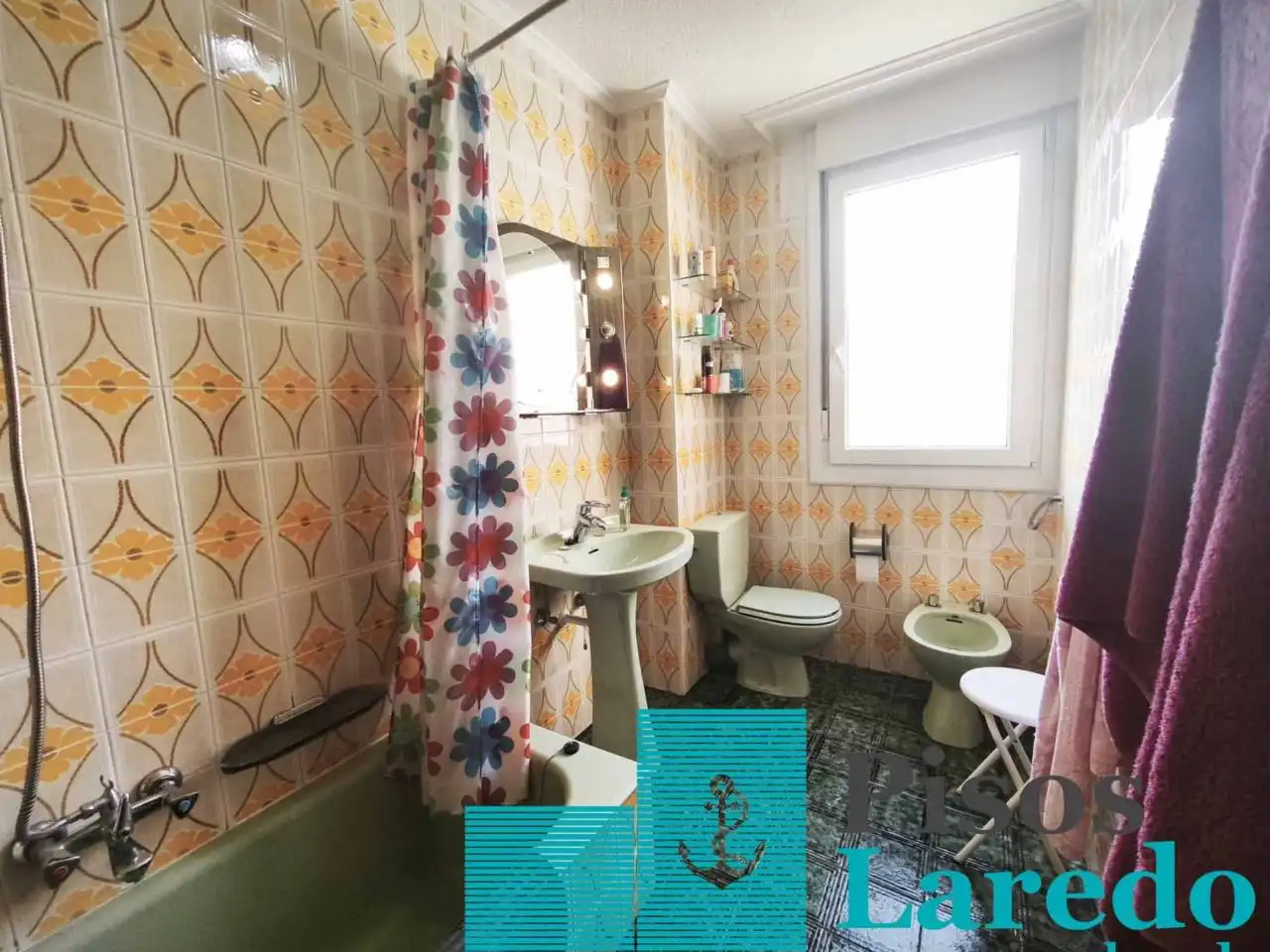Bathroom of Flat for sale in Laredo  with Heating, Terrace and Balcony