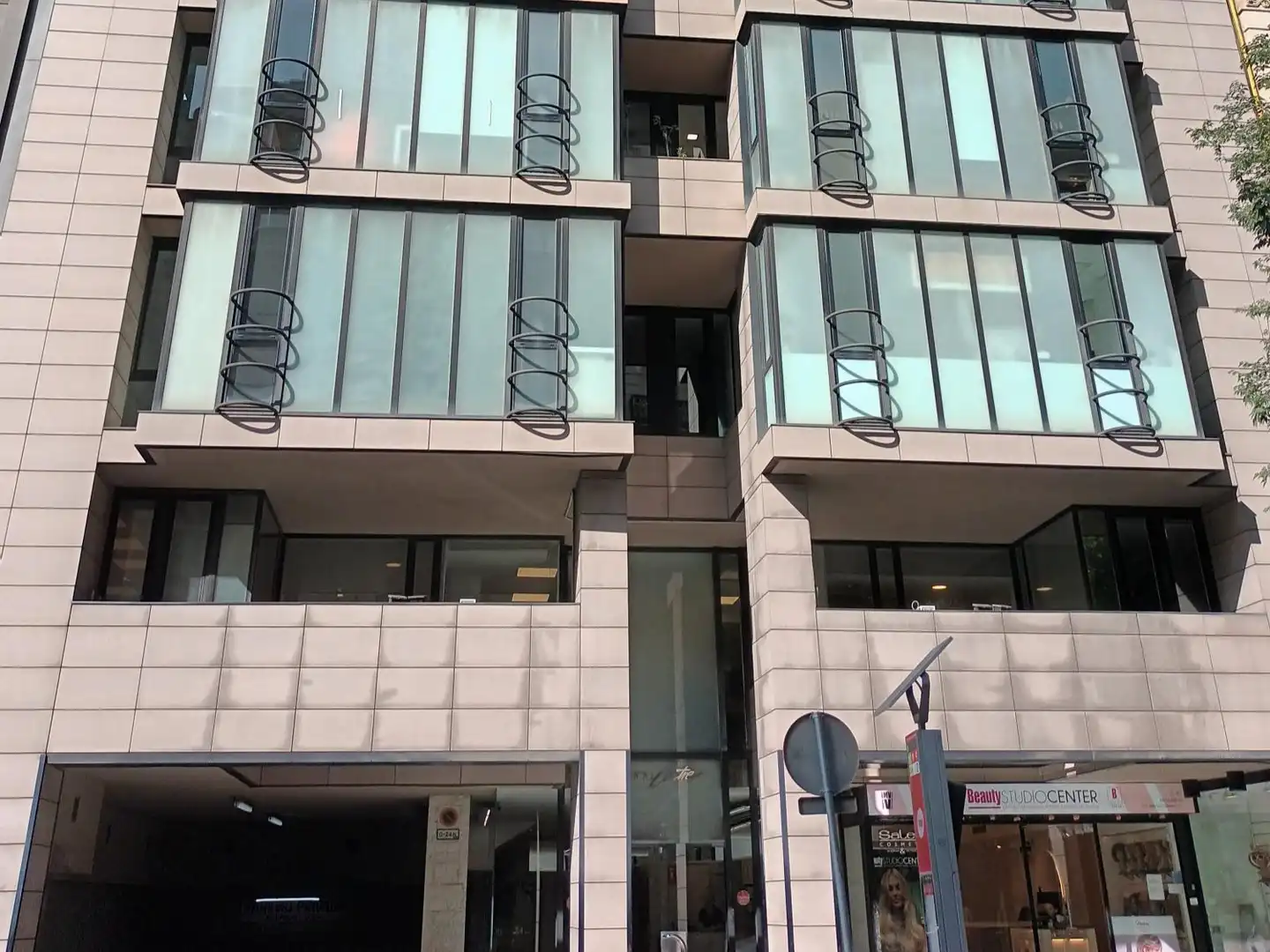 Vista exterior de Local en venta en Barcelona