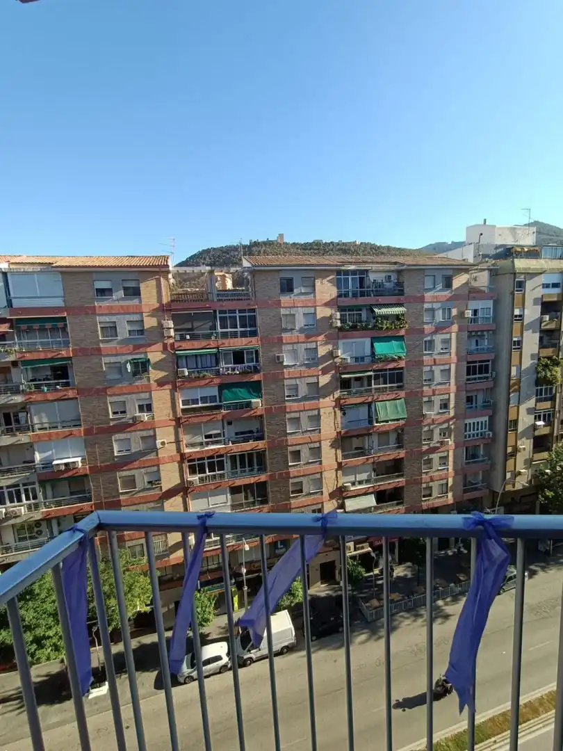 Außenansicht von Wohnung zur Miete in Jaén mit Klimaanlage, Terrasse und Möbliert
