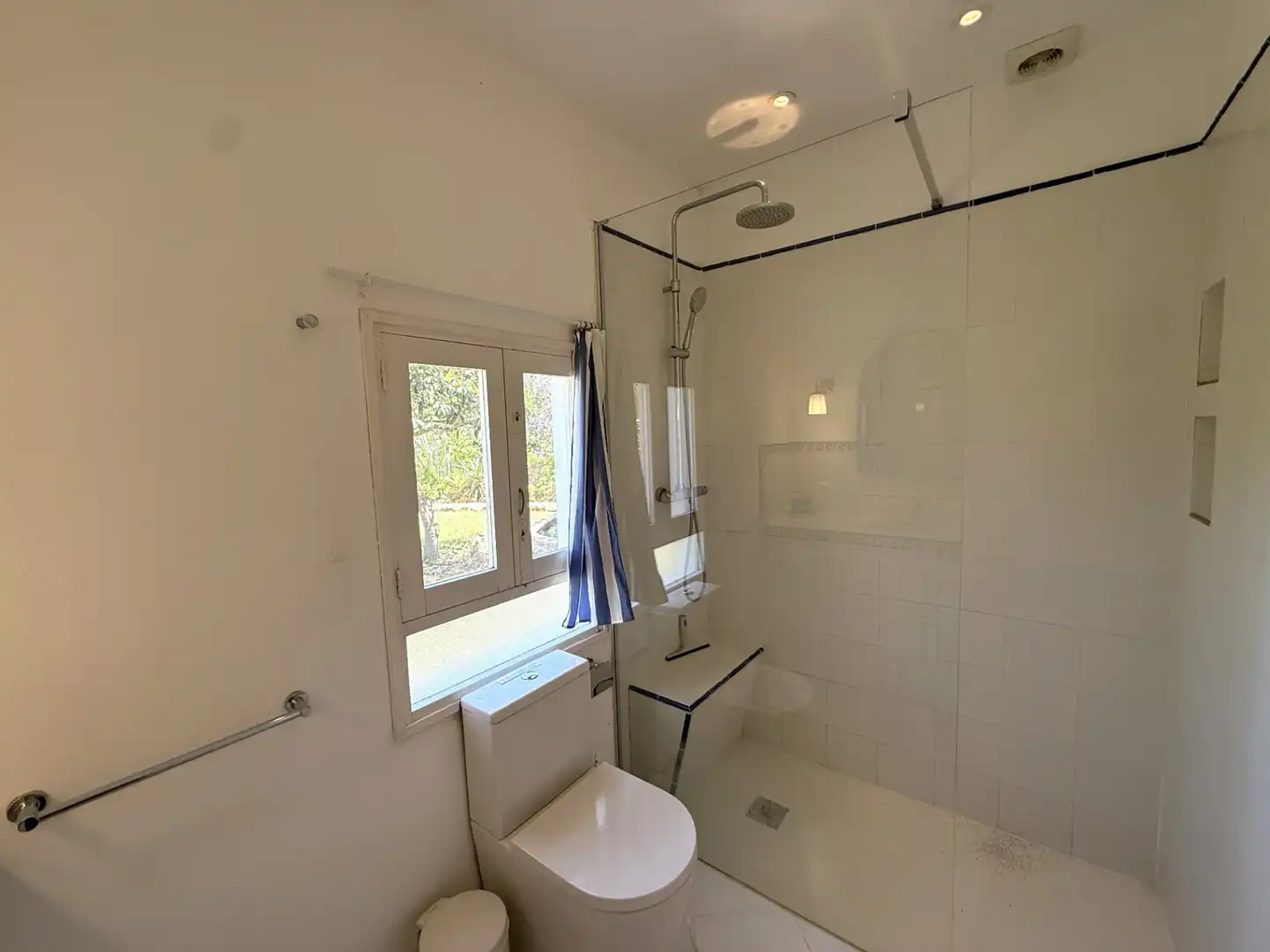 Bathroom of Houses for sale in Santa Eulària des Riu  with Air Conditioner, Heating and Terrace