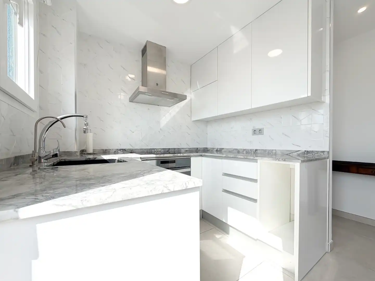 Cuina de Apartament en venda en El Campello amb Aire condicionat i Terrassa