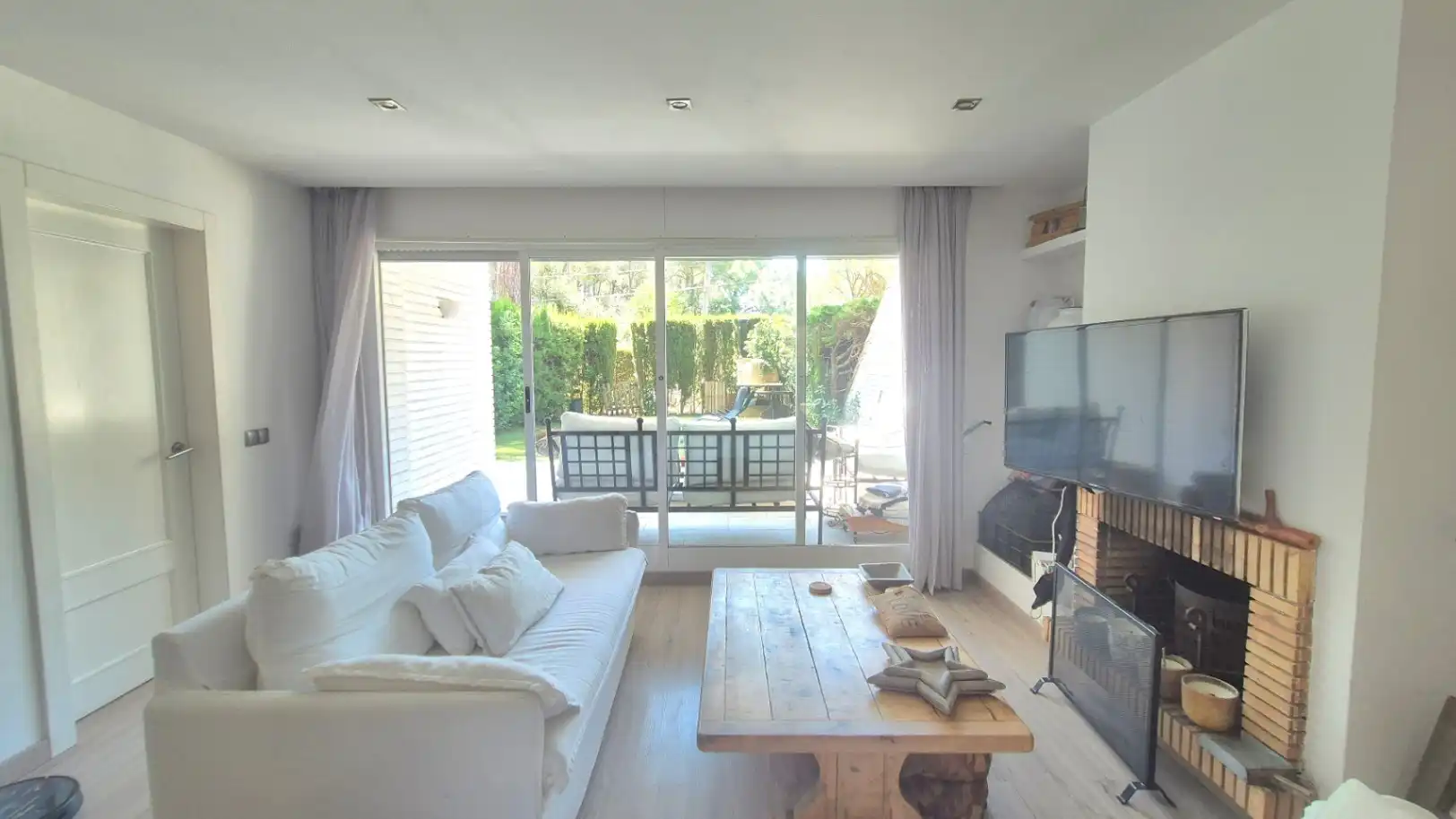 Sala d'estar de Apartament en venda en Pals amb Calefacció, Jardí privat i Piscina