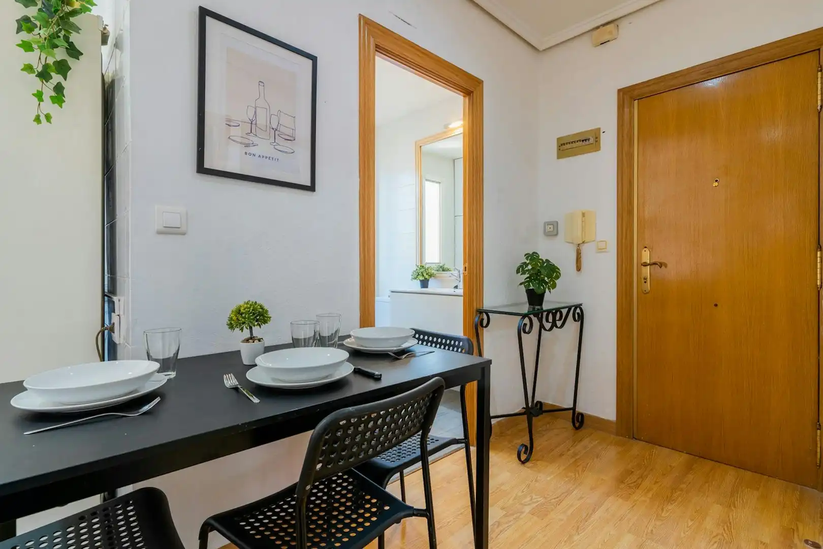 Esszimmer von Wohnung zur untervermieten in Valencia mit Möbliert, Waschmaschine und Fernseher