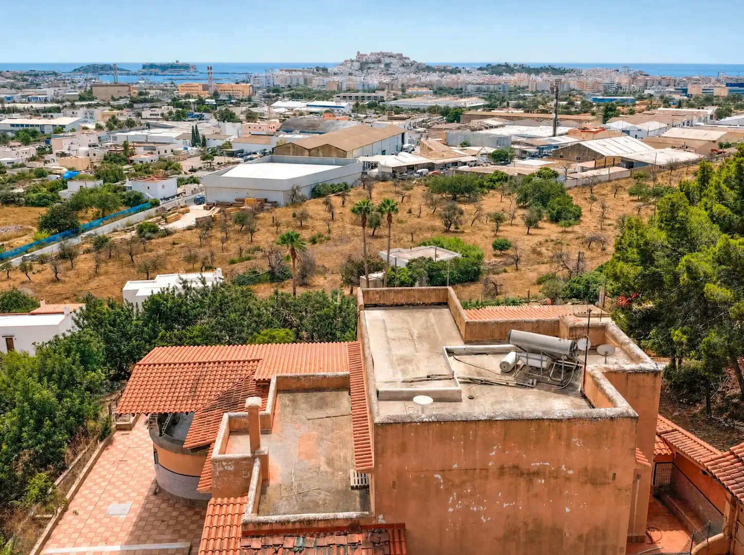 Vista exterior de Casa o xalet en venda en Santa Eulària des Riu amb Jardí privat, Terrassa i Traster