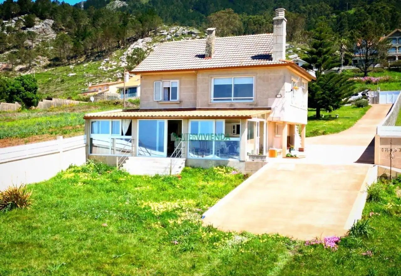 Vista exterior de Casa o chalet en venta en Oia con Calefacción, Jardín privado y Trastero