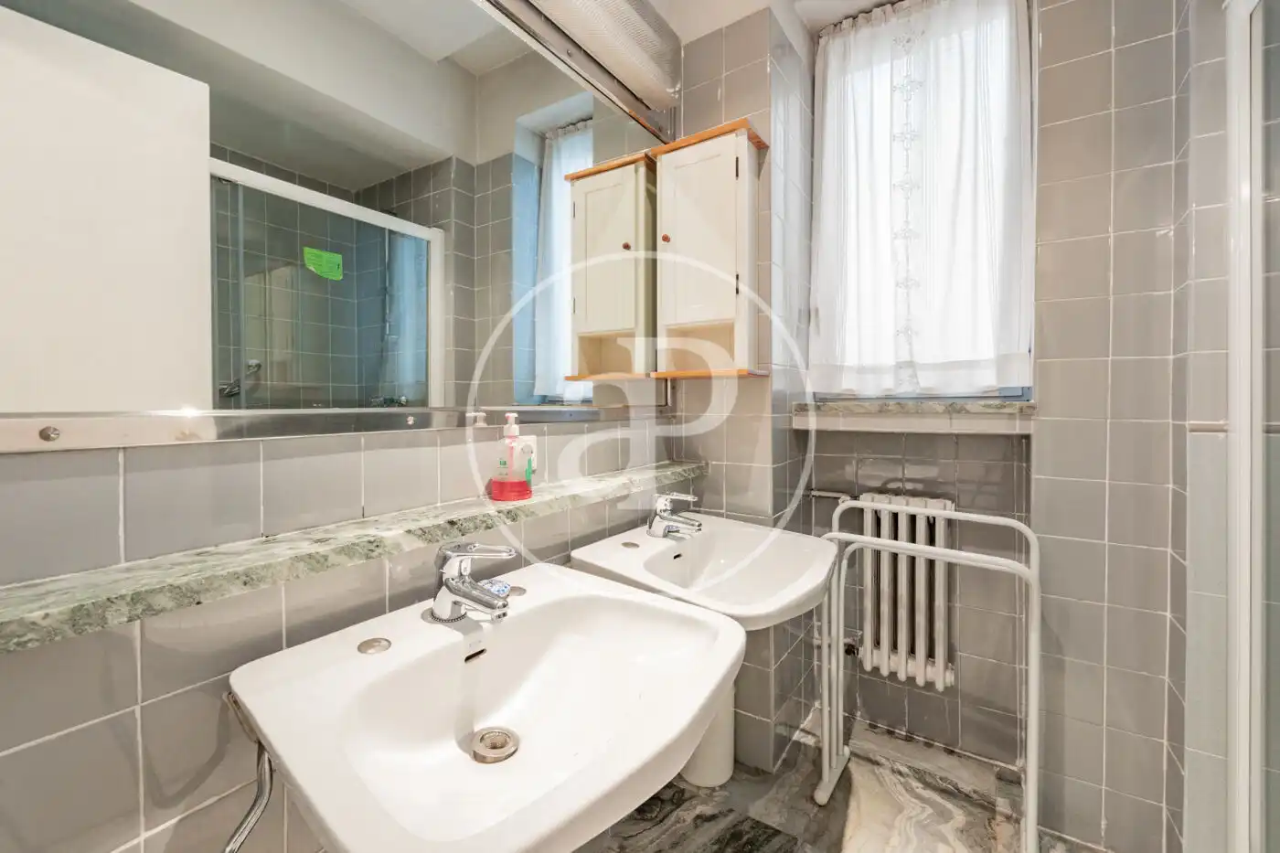 Baño de Piso en venta en Madrid con Calefacción, Jardín privado y Terraza