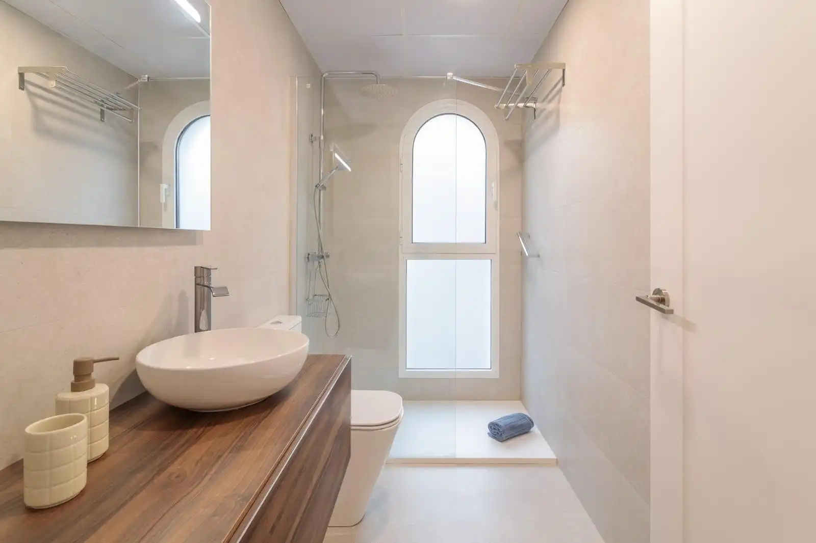 Bathroom of Flat for rent in Elche / Elx  with Air Conditioner, Parquet flooring and Furnished