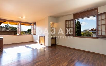 Bedroom of Flat for sale in Sant Cugat del Vallès  with Heating, Parquet flooring and Terrace