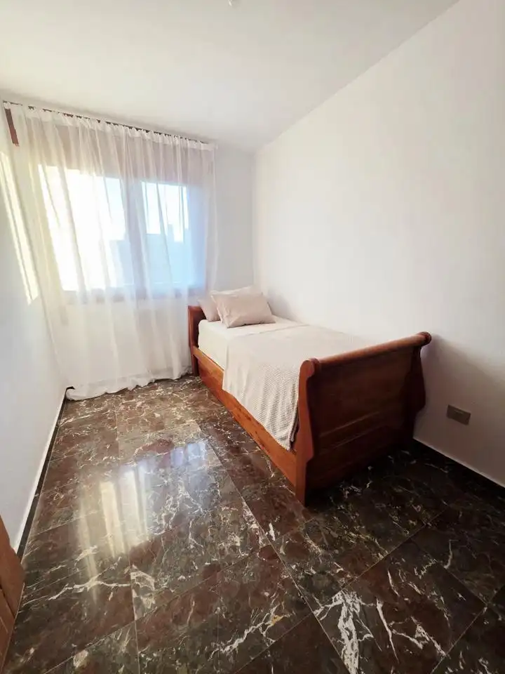 Habitación de Piso en venta en Zaragoza con Aire acondicionado, Calefacción y Jardín privado