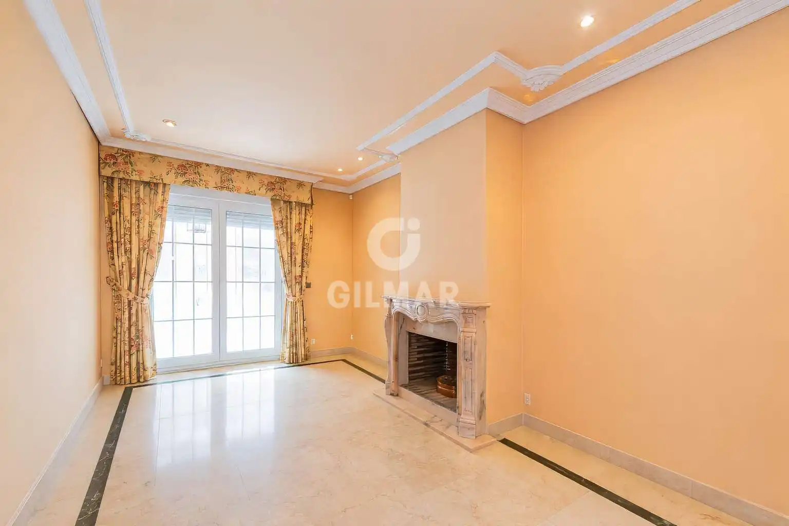 Living room of Houses for sale in Pozuelo de Alarcón  with Heating, Private garden and Swimming Pool