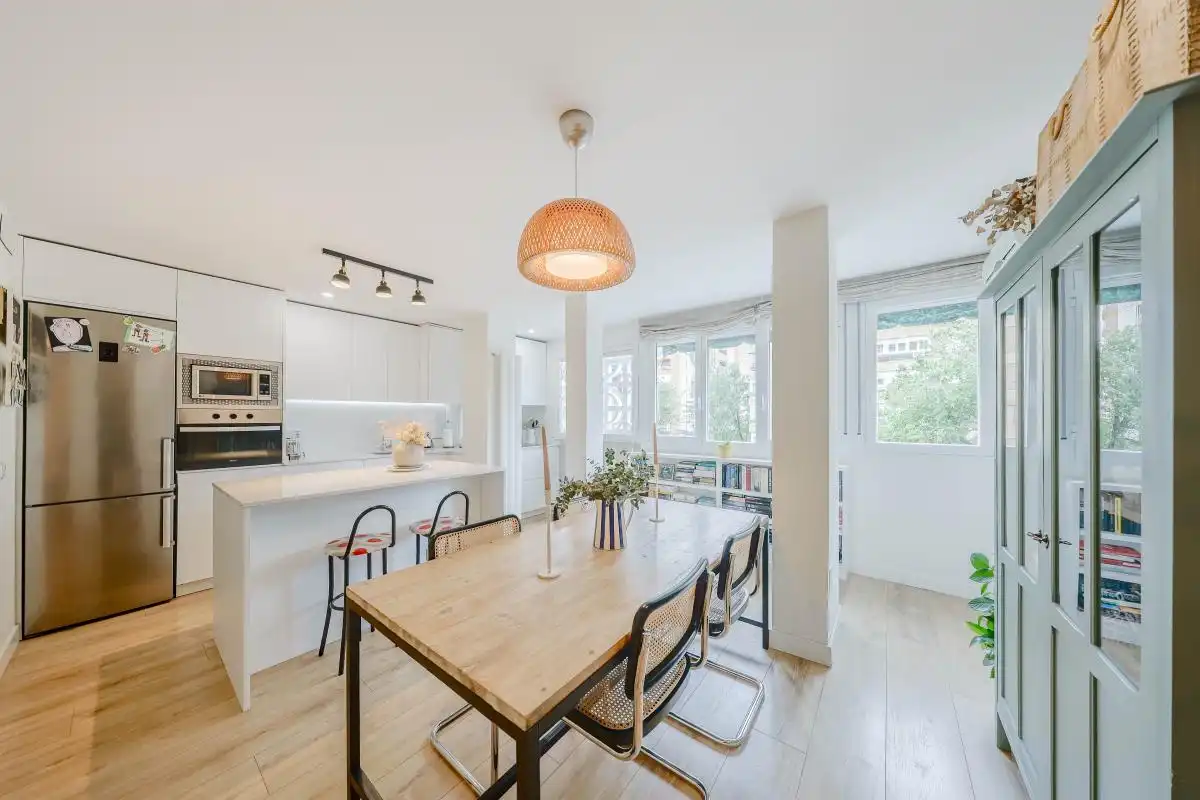 Küche von Wohnung zum Verkauf in Madrid mit Klimaanlage, Heizung und Privatgarten