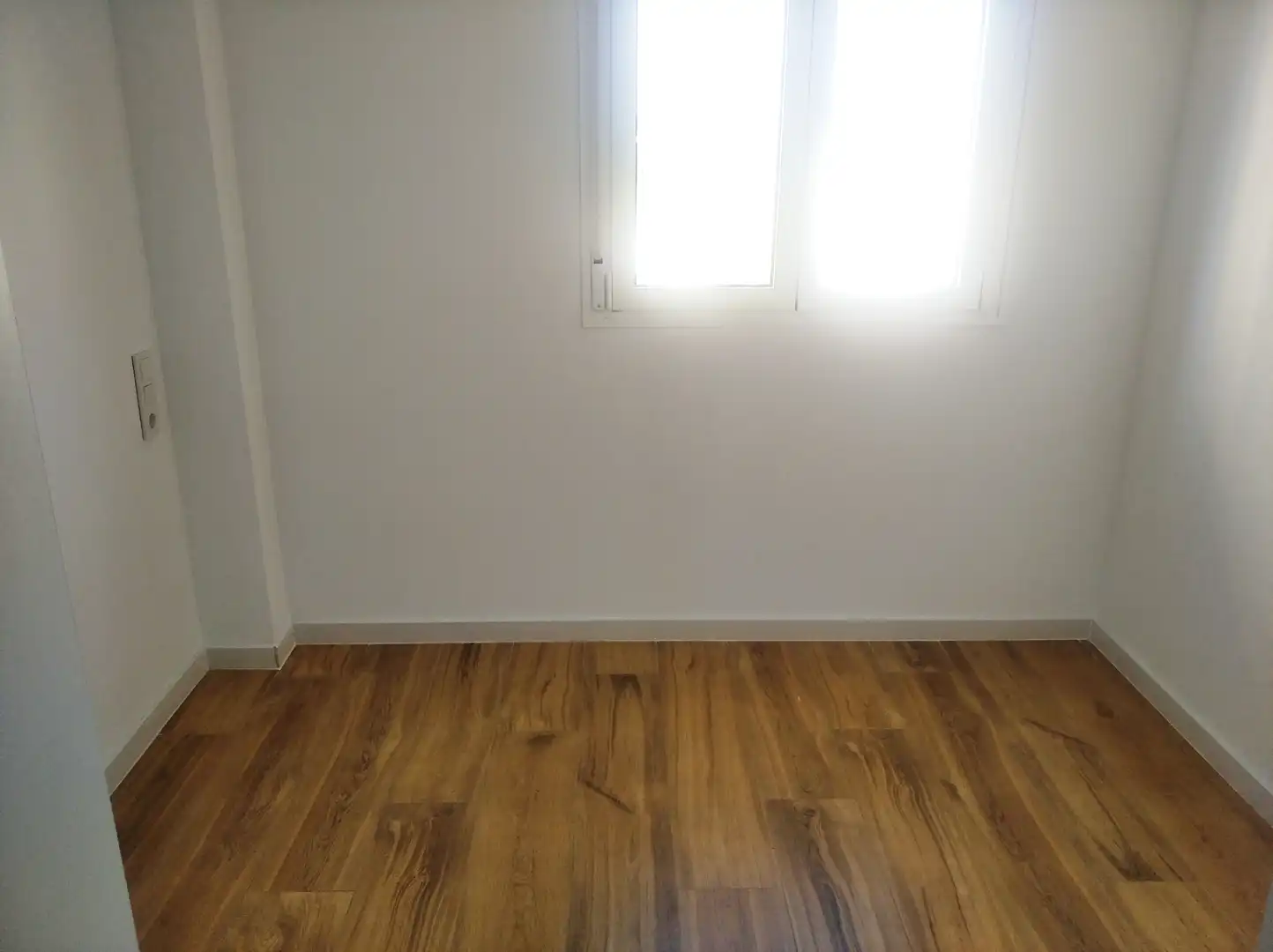Habitación de Apartamento de alquiler en El Campello con Aire acondicionado, Calefacción y Parquet