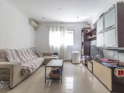 Living room of Single-family semi-detached for sale in  Sevilla Capital  with Air Conditioner and Terrace