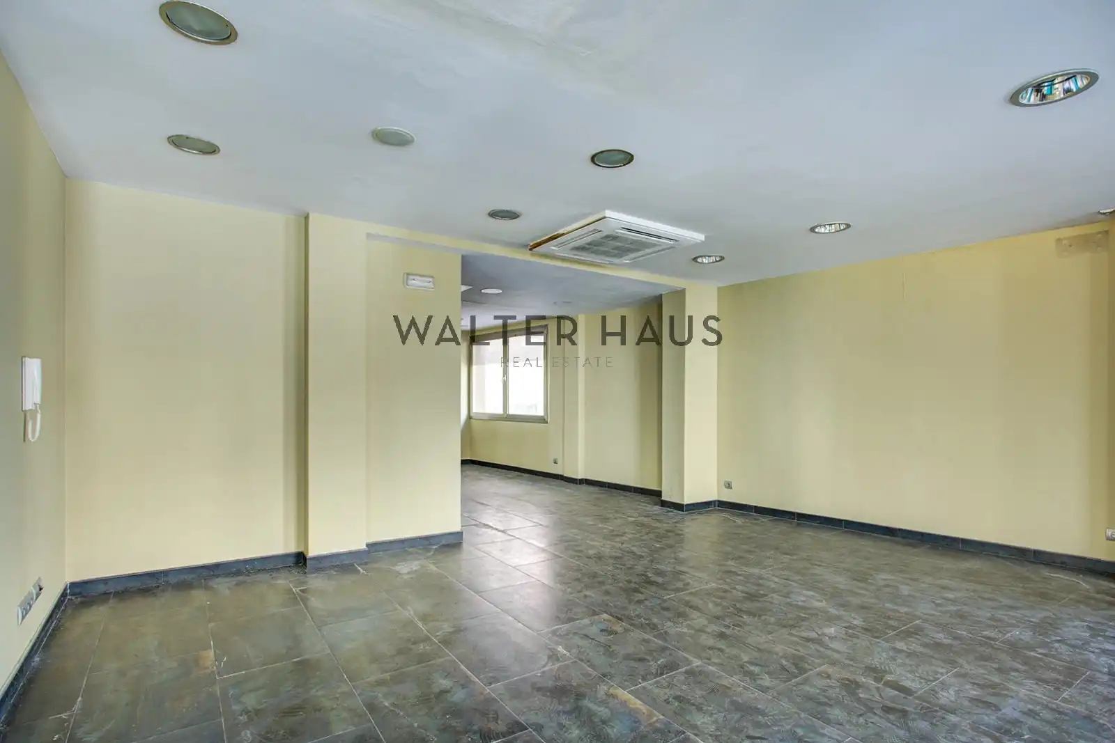 Office for sale in Barcelona  with Air Conditioner