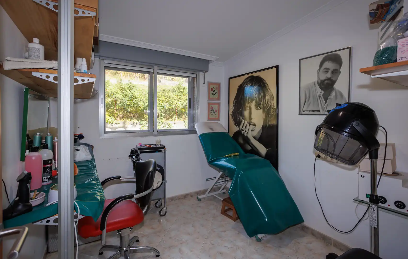 Schlafzimmer von Geschaftsraum zum Verkauf in Boqueixón mit Möbliert