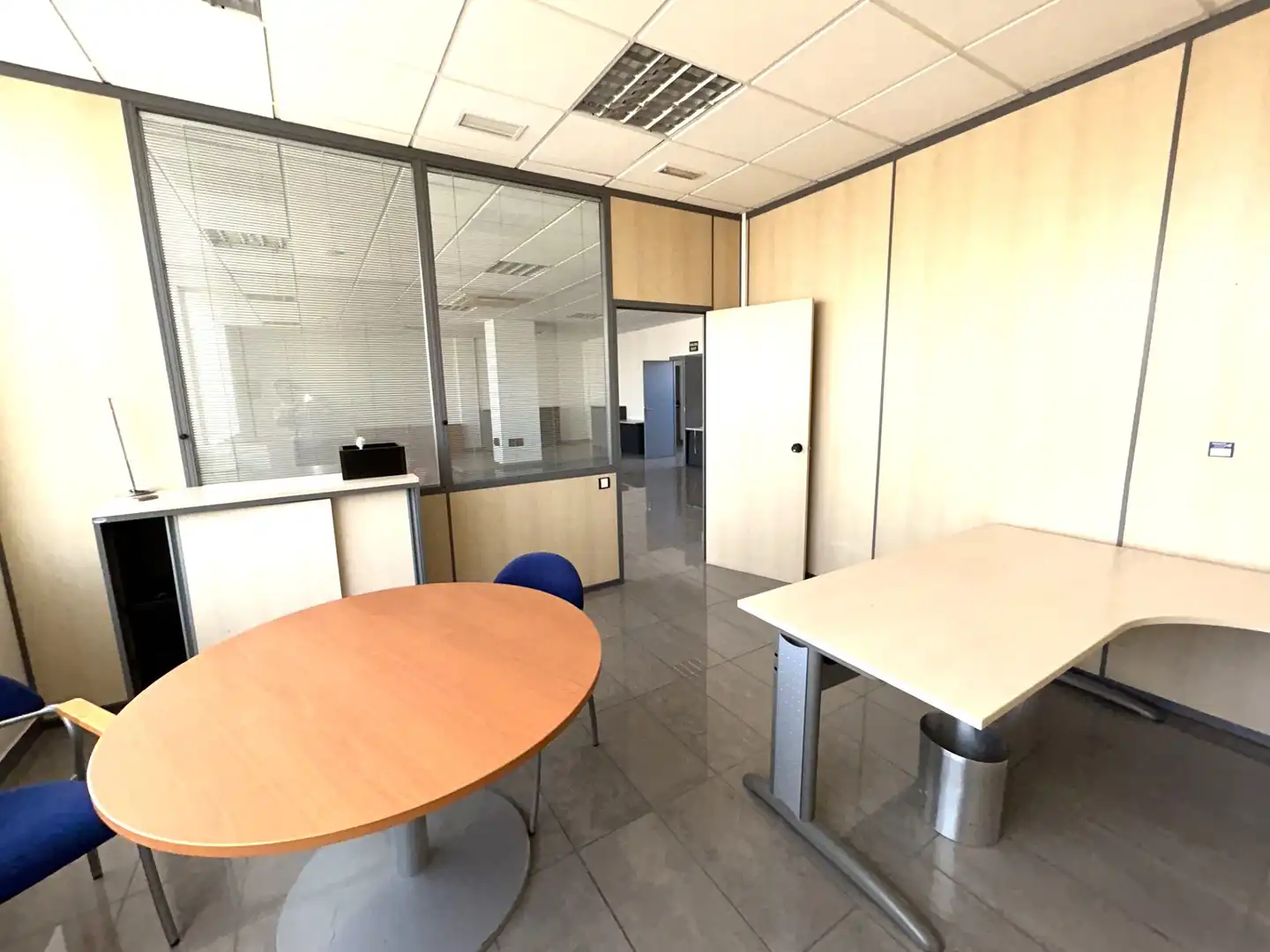 Büro zur Miete in Málaga mit Klimaanlage, Heizung und Terrasse