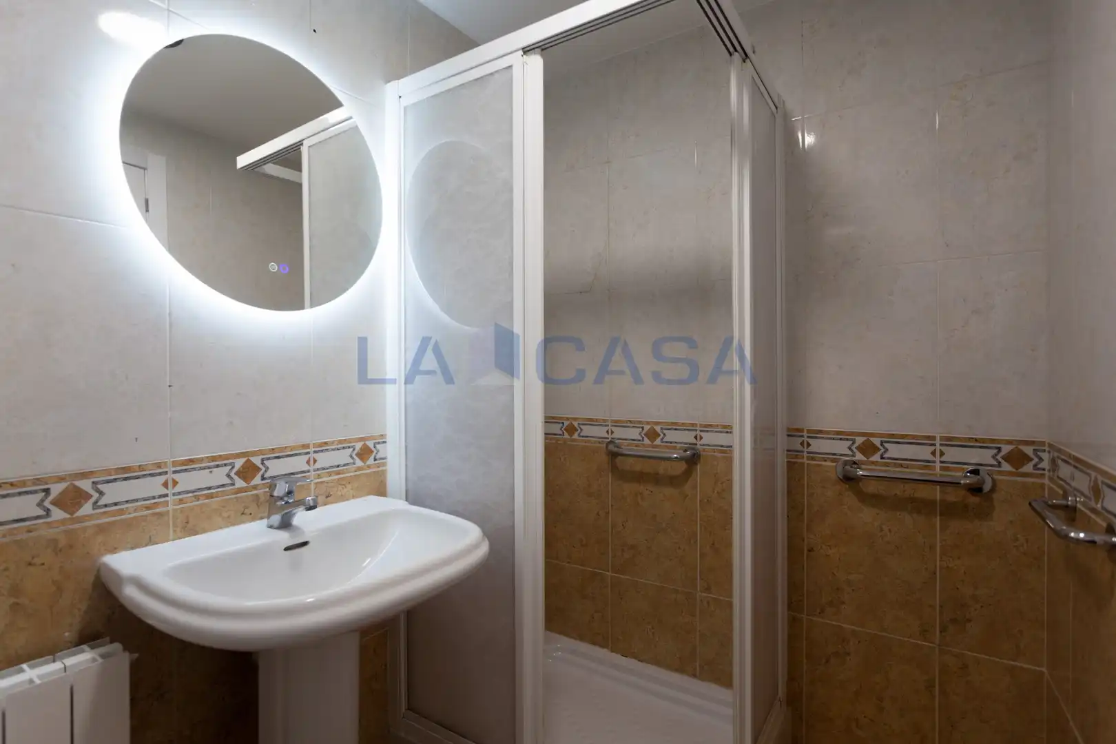 Badezimmer von Wohnung zum Verkauf in L'Hospitalet de Llobregat mit Heizung, Terrasse und Ofen