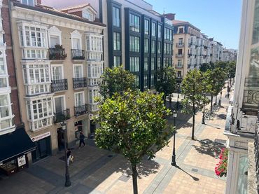 Piso con ascensor en venta en eduardo dato