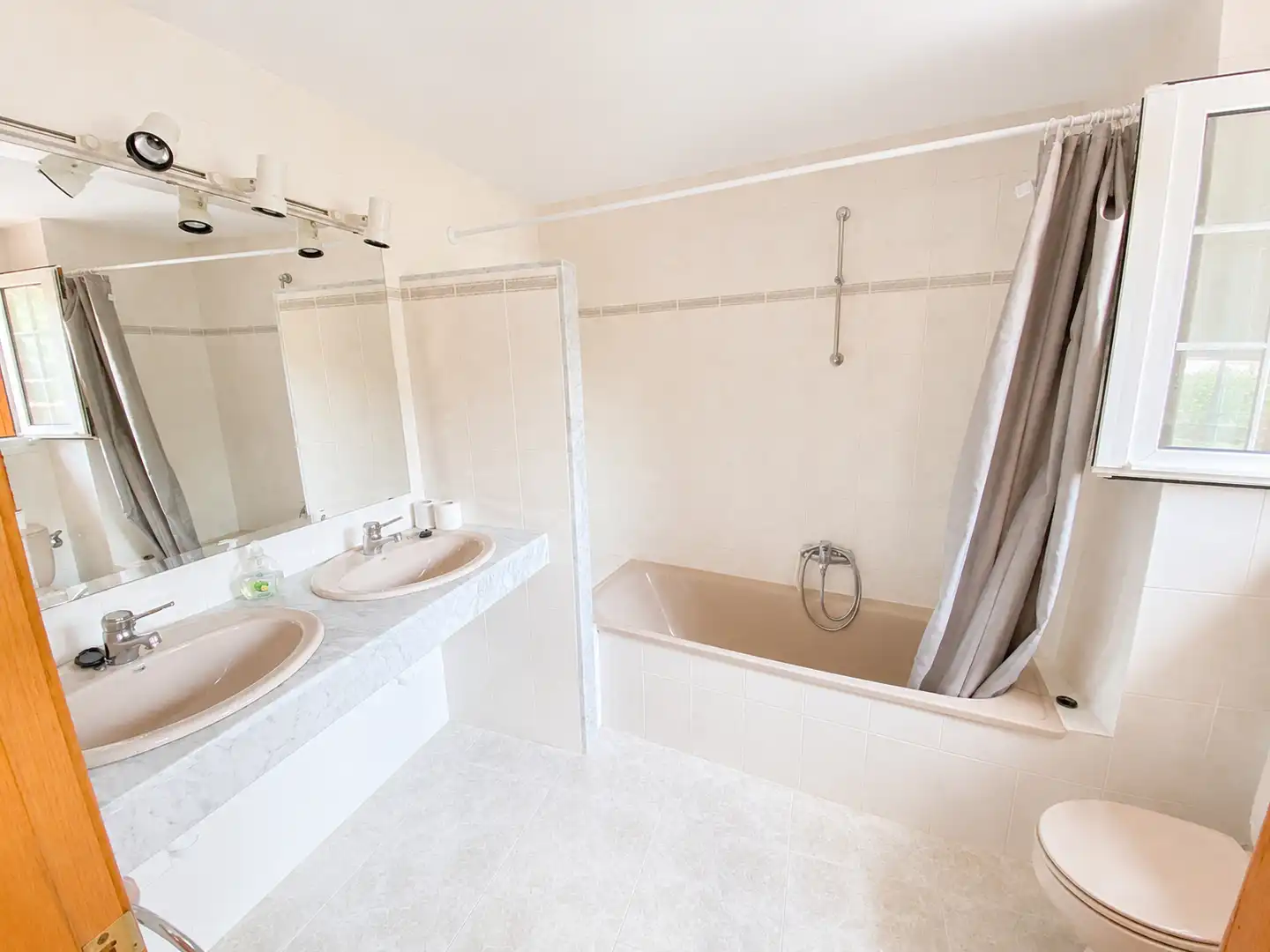 Baño de Casa adosada en venta en Maçanet de Cabrenys con Calefacción, Amueblado y Balcón