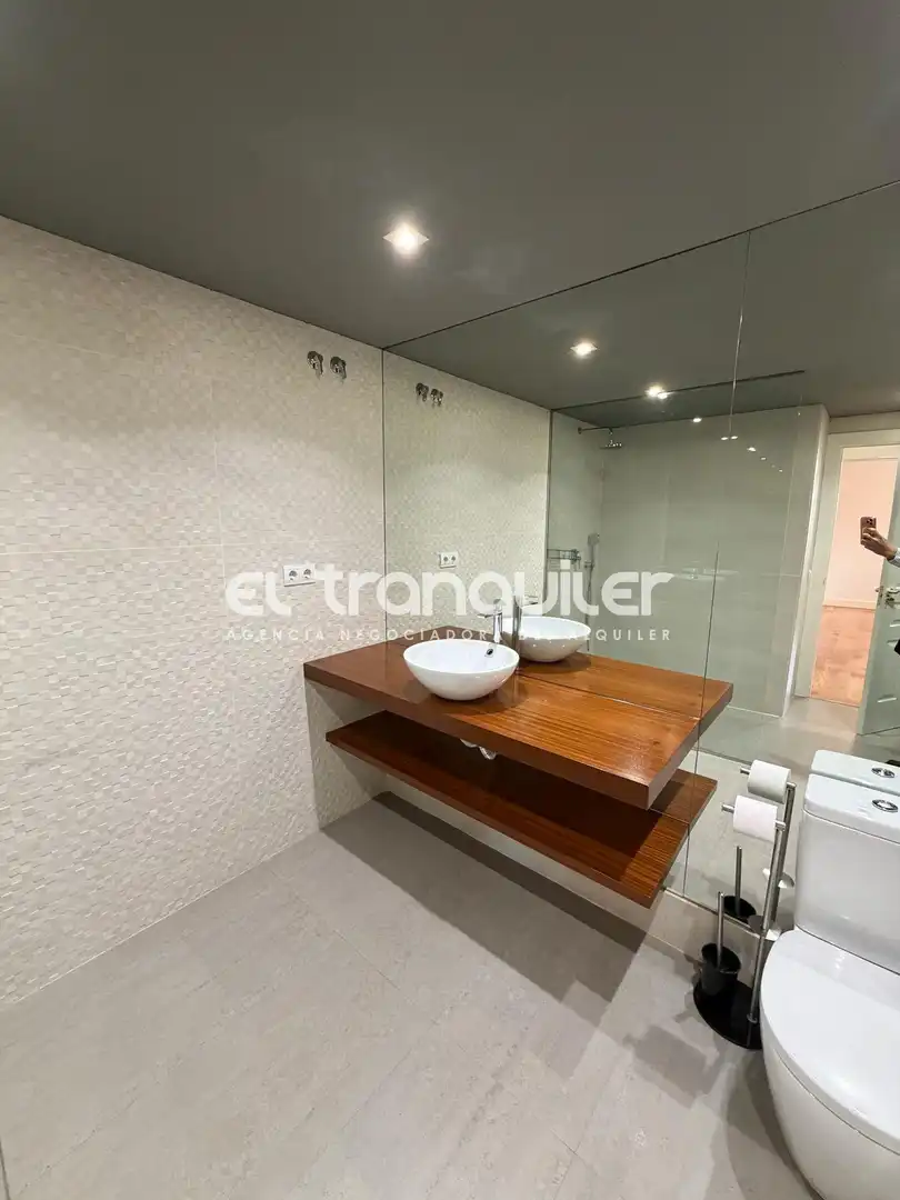 Badezimmer von Wohnung zur Miete in Las Rozas de Madrid mit Parkett, Abstellraum und Schwimmbad
