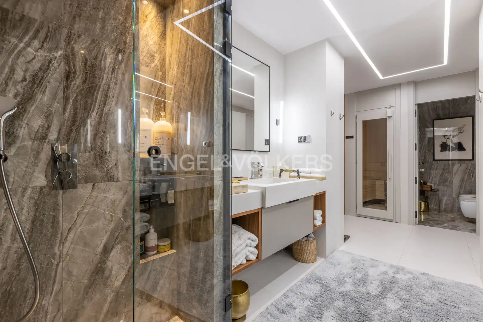 Bathroom of Flat for sale in Sevilla  with Air Conditioner, Heating and Terrace