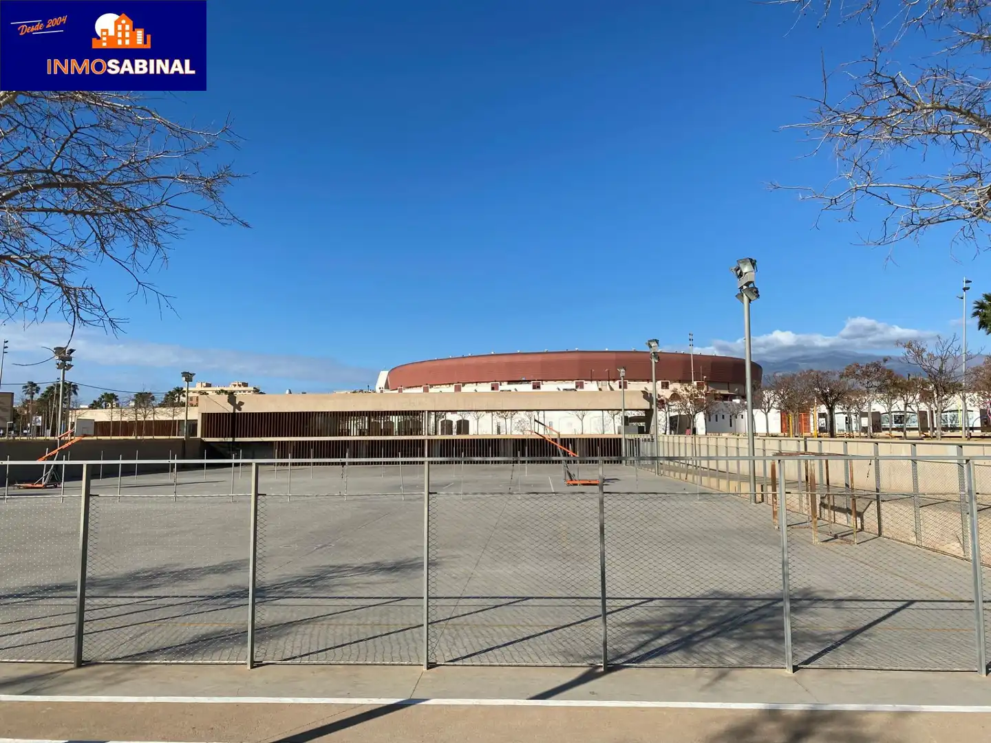 Vista exterior de Dúplex en venta en Roquetas de Mar con Terraza