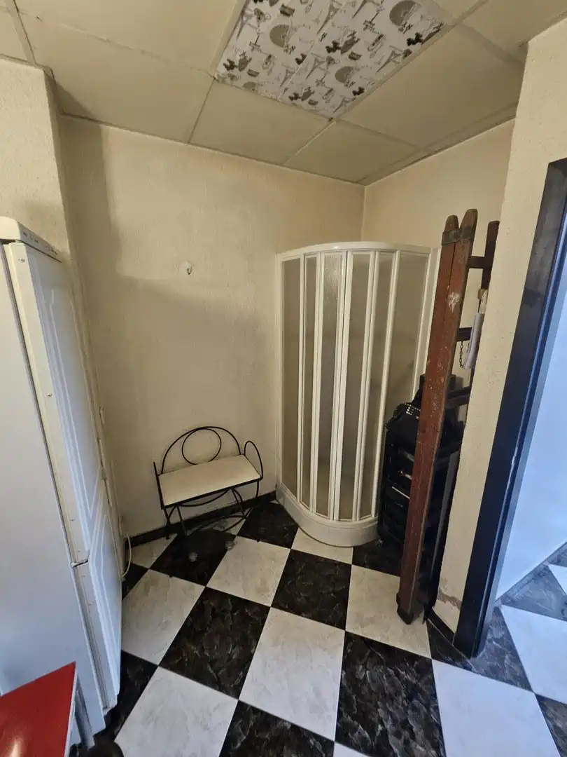 Bany de Local de lloguer en  Pamplona / Iruña amb Aire condicionat