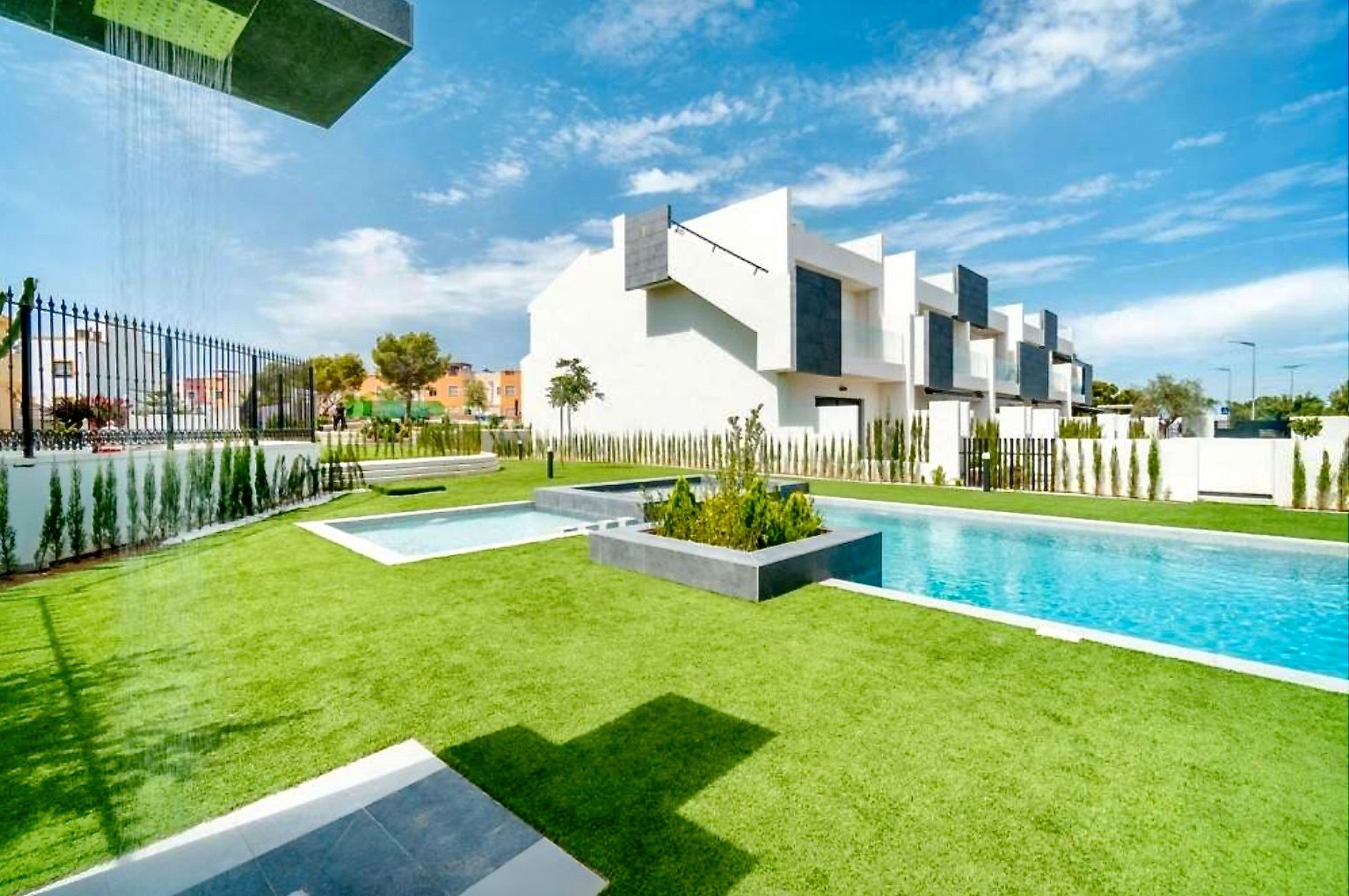 Exterior view of Single-family semi-detached for sale in Torrevieja  with Air Conditioner, Terrace and Community pool
