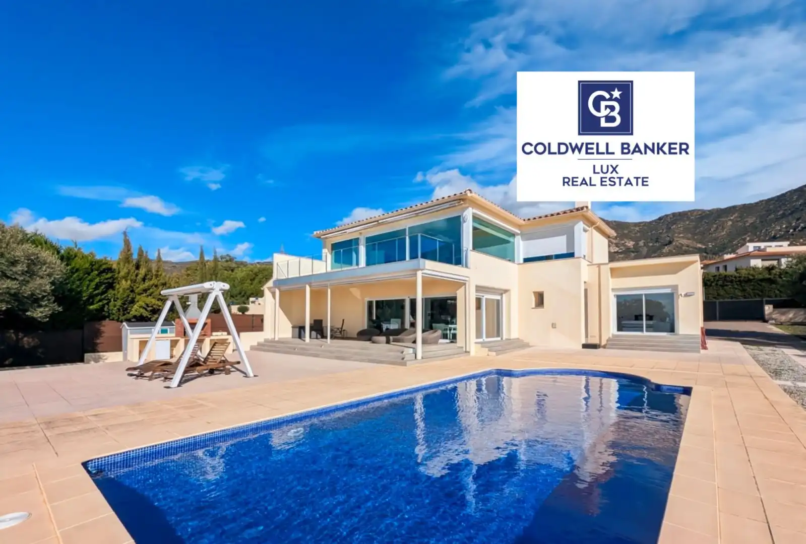 Casa amb piscina en venda a Palau-saverdera