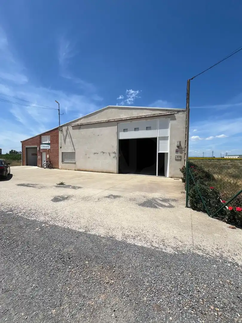 Vista exterior de Local de lloguer en Pobladura de Pelayo García