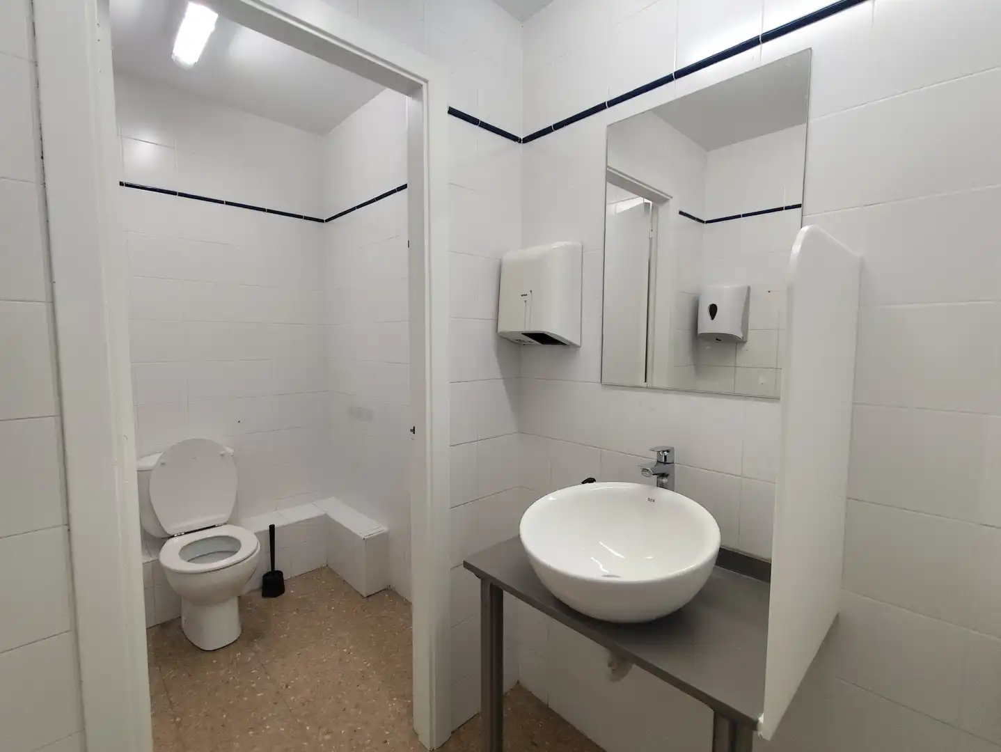 Badezimmer von Büro zur Miete in Barcelona mit Klimaanlage und Alarm