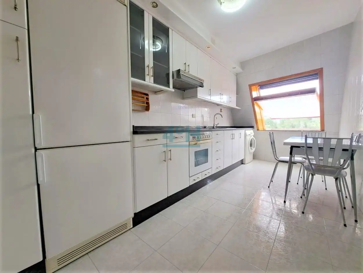 Cuina de Apartament de lloguer en Barbadás amb Calefacció, Parquet i Traster