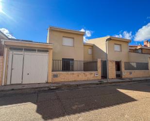 Exterior view of Single-family semi-detached for sale in Toro  with Heating, Private garden and Terrace