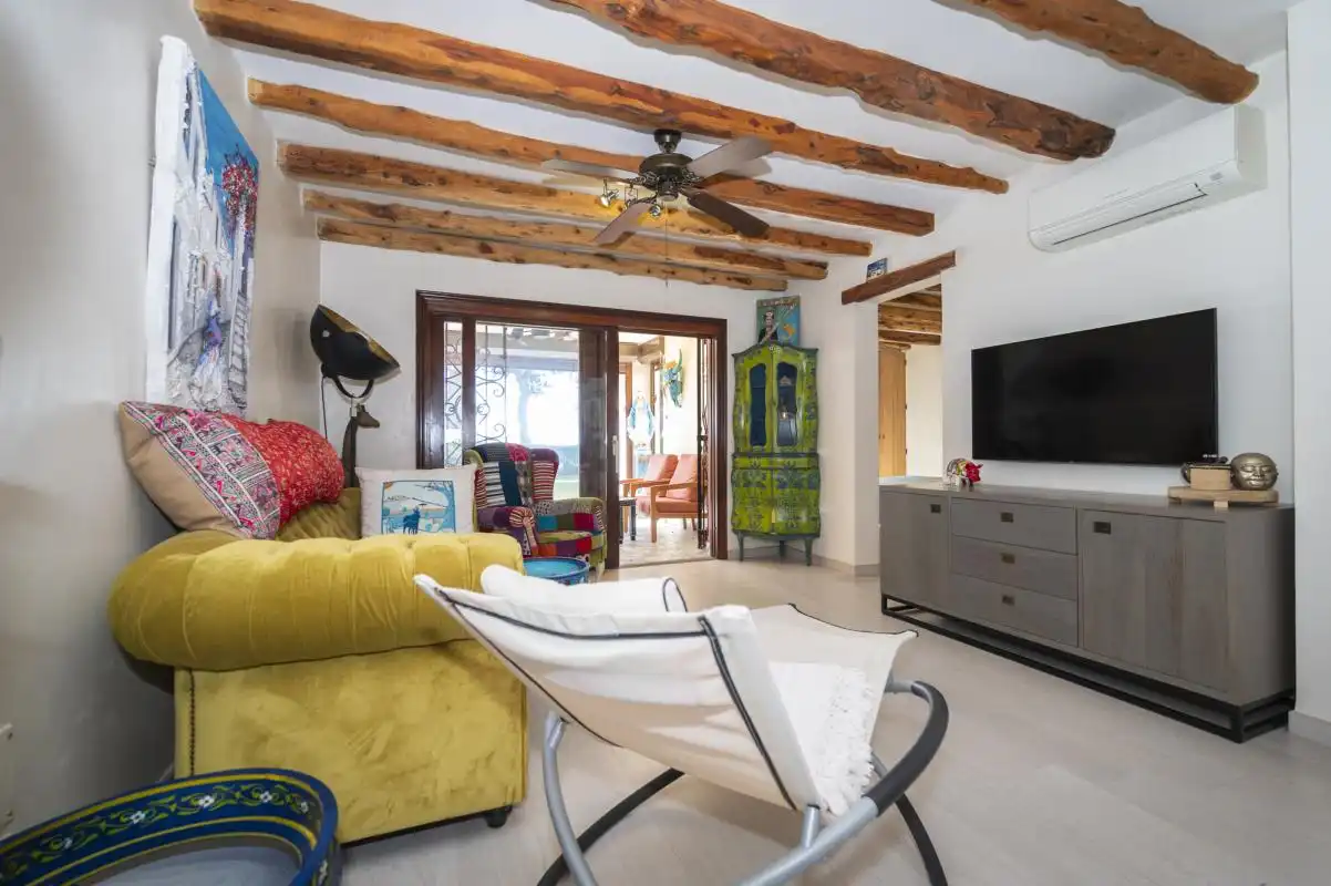Living room of Ground floor for sale in Santa Eulària des Riu  with Air Conditioner, Heating and Private garden