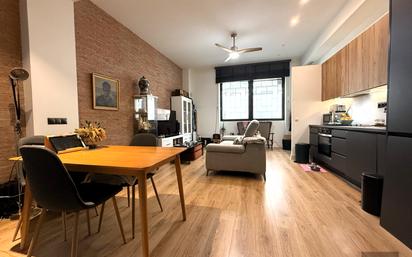 Sala d'estar de Apartament en venda en  Madrid Capital amb Calefacció i Moblat