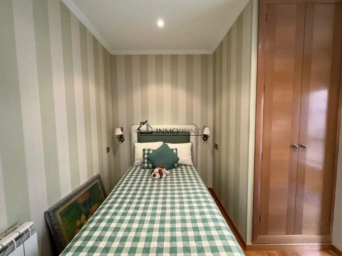Schlafzimmer von Wohnung zur Miete in Pontevedra Capital  mit Heizung und Möbliert