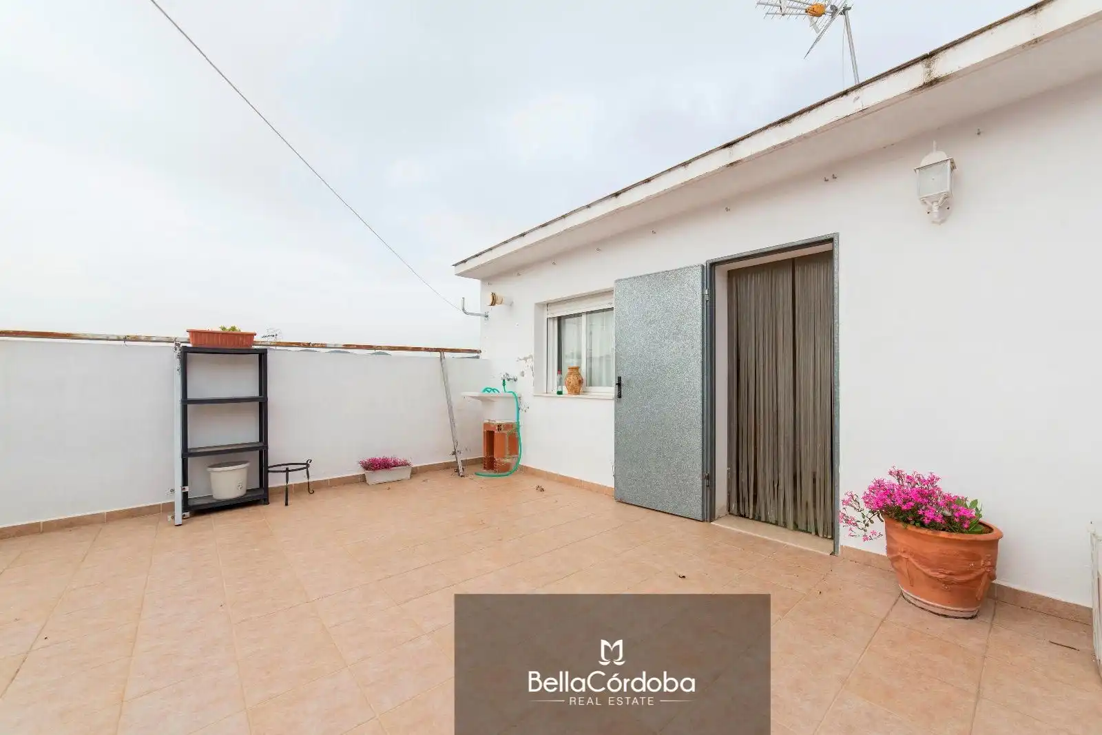 Vista exterior de Casa o xalet en venda en Córdoba amb Aire condicionat, Calefacció i Terrassa