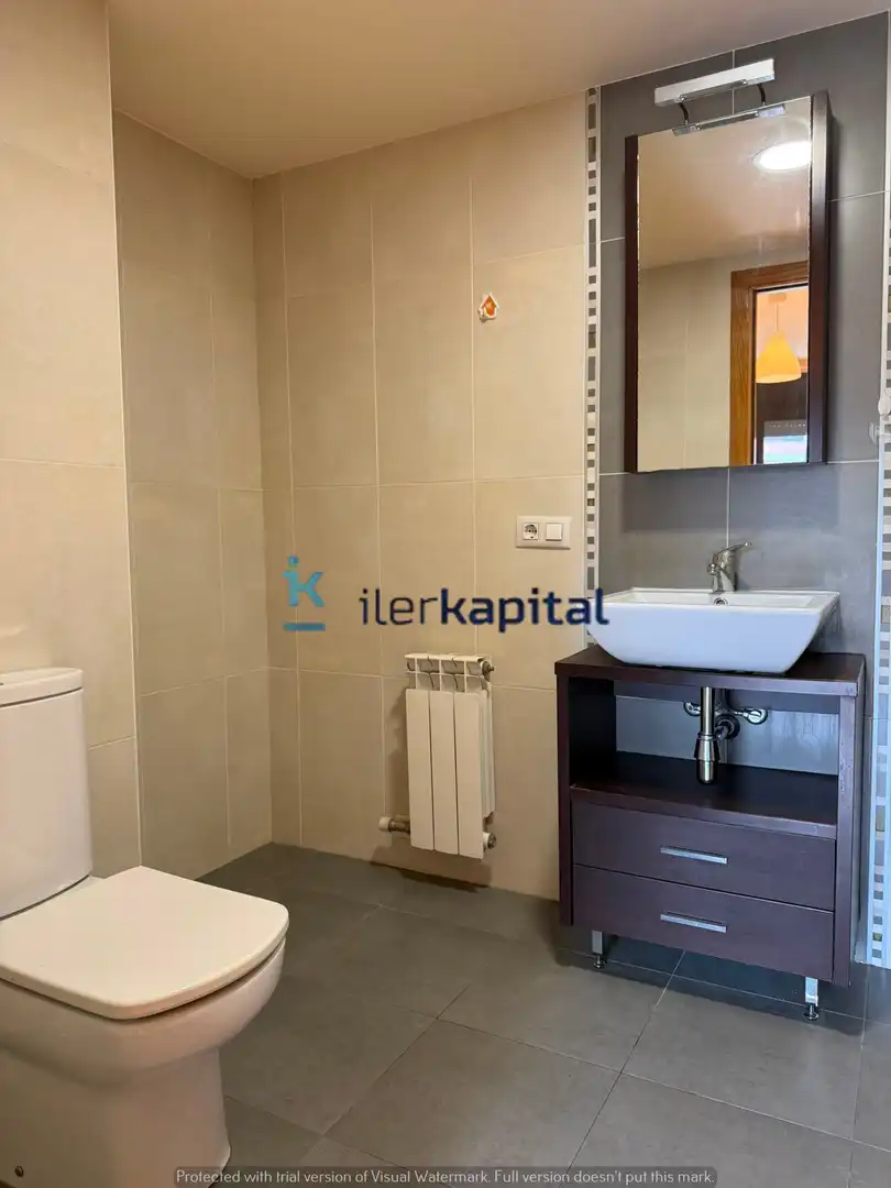 Bathroom of Flat for rent in Rosselló  with Heating