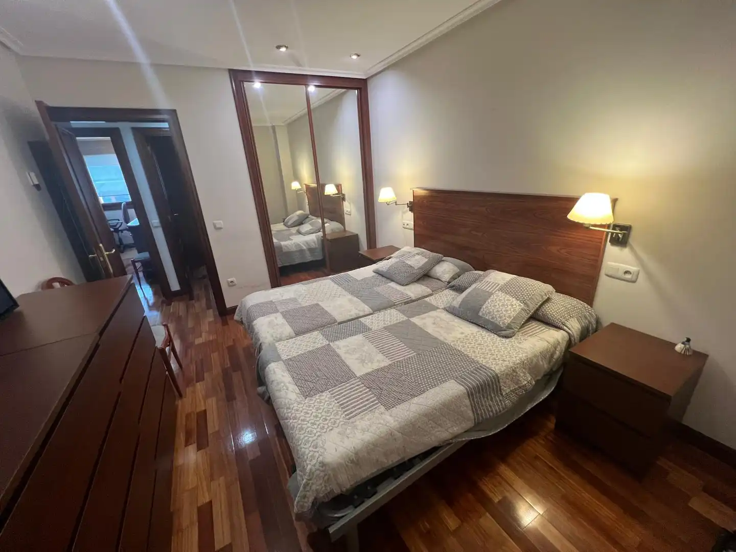 Habitación de Piso en venta en Gijón  con Calefacción, Parquet y Trastero