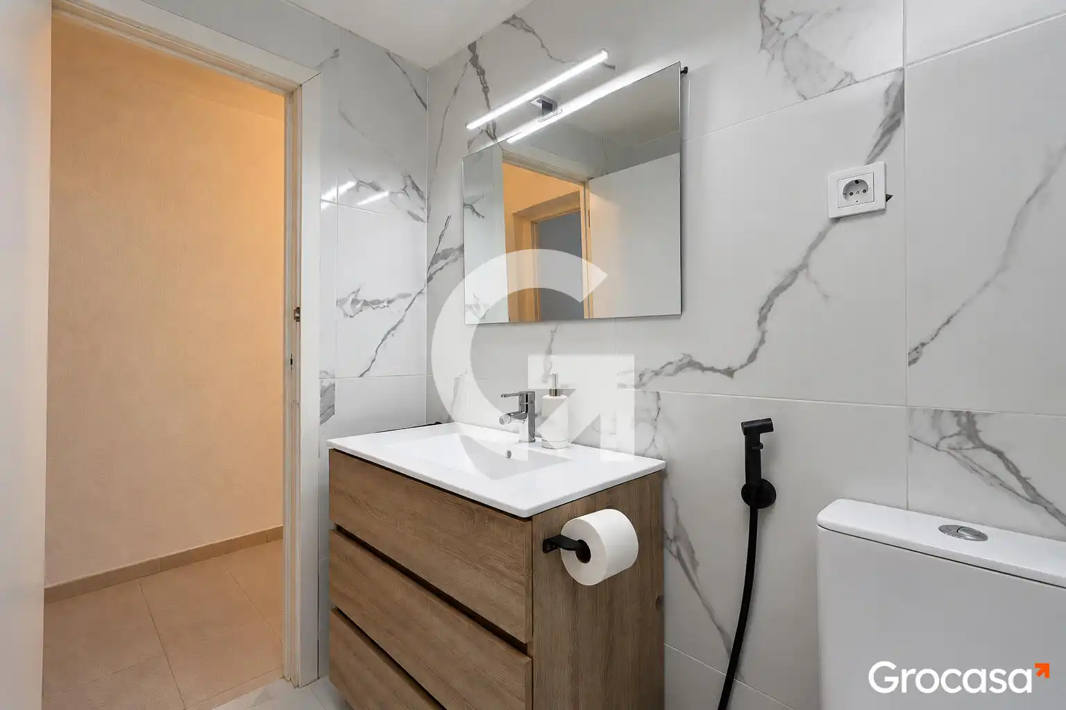 Baño de Piso en venta en Terrassa con Terraza, Amueblado y TV