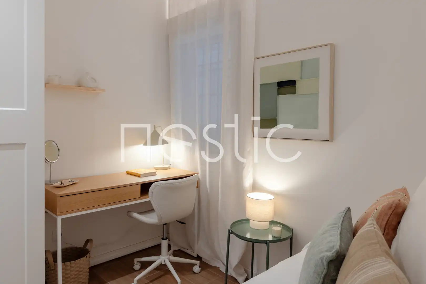 Dormitori de Apartament de lloguer en Madrid amb Aire condicionat, Calefacció i Moblat